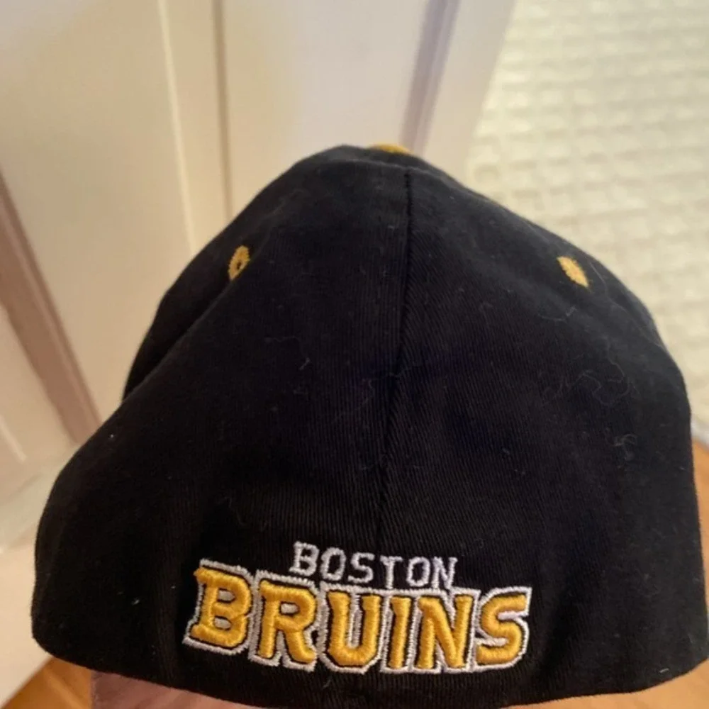 Bruins Official Team‎ Hat Zephyr Black Yellow Logo Fit L XL 27